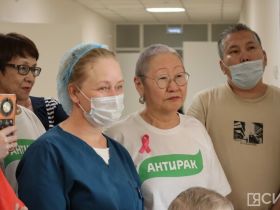 В Якутском онкодиспансере открылась выставка картин якутян, поборовших рак
