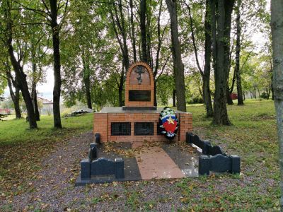 Братская могила советских воинов