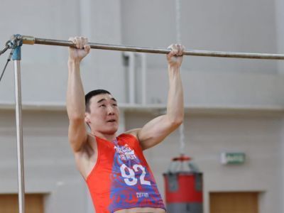 В лидеры по троеборью на зимней спартакиаде вышли представители четырех районов Якутии