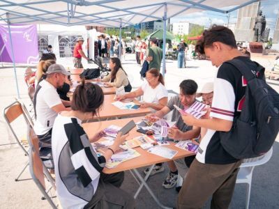 Более 60 организаций приняли участие в ярмарке-выставке учебных мест и профессий в Якутске