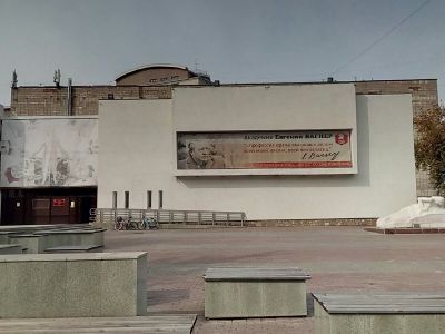 Живописное панно на фасаде морфологического корпуса