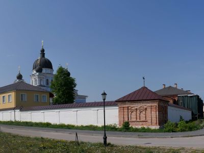 "Стены и башни"