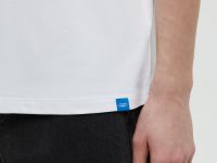 Базовая футболка из хлопка прямого силуэта