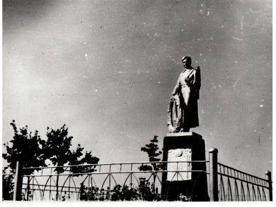 Братская могила советских воинов, погибших в боях с фашистами