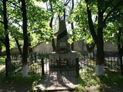 Братская могила партизан