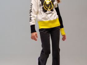 Свитер трикотажный для девочек