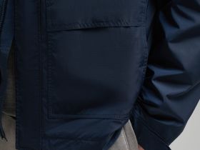 Ветровка с капюшоном