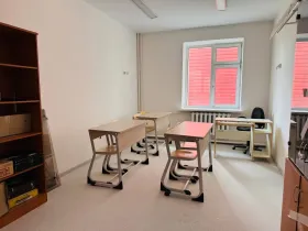 Дмитрий Садовников проверил строительство и ремонт школ в Якутске