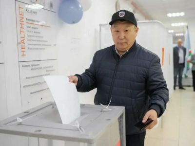 Мэр Якутска Дмитрий Садовников проголосовал на выборах