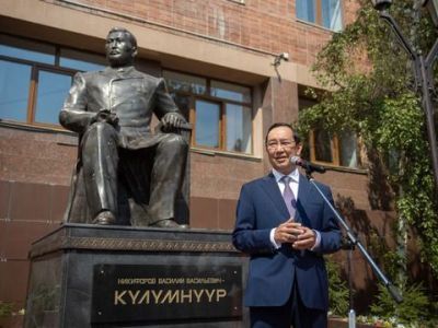 Айсен Николаев поздравил работников печати Якутии с профессиональным праздником