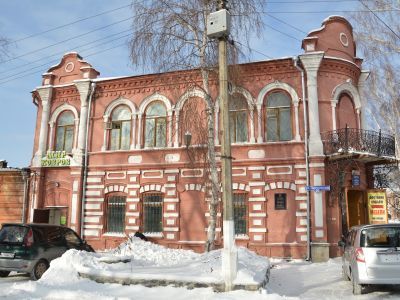 Дом жилой с магазином