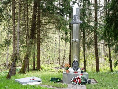 Памятник заместителю командира разведгруппы «Джек» Николаю Шпакову