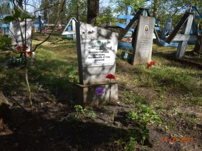 Могила учителя П. Попова, погибшего от рук кулаков