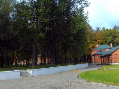 Курдонер с круговой липовой аллей