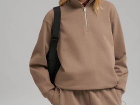 Толстовка свободного кроя из футера