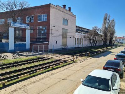 Памятное место, где в 1911 г. был построен завод "Кубаноль" - первое на Кубани предприятие по производству оборудования для нефтеперерабатывающей промышленности, в 1914 - 1918 годы работал революционер Г.М. Седин, 9 - 11 мая 1916 г. под руководством больш