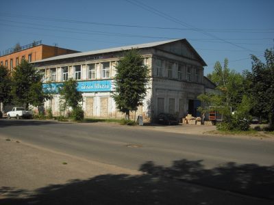 Здание бывшей школы, где в 1920 - 30 гг. учились Герои Советского Союза Муравьев Николай Савельевич и Титенков Константин Николаевич, погибшие в борьбе с фашизмом