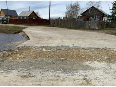 В пригороде Якутска восстановили разрушенную во время весеннего половодья дорогу-дамбу