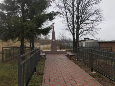 Братская могила красноармейцев, погибших в боях с белогвардейцами в 1918 году