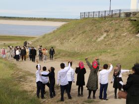 Вилюйск преображается: в День города на набережной «Поющие пески» зазвучала новая музыка