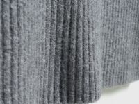 Вязаное платье с открытыми плечами, Серый