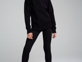 Свитер трикотажный для девочек