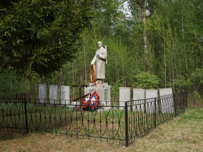 Братская могила воинов Советской Армии, погибших в 1943 г.