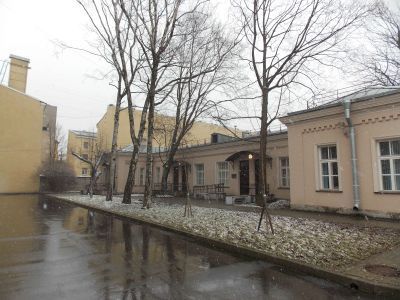 Одноэтажные службы и 3 корпуса