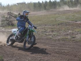 В Кысыл-Сыре прошли соревнования по мотокроссу