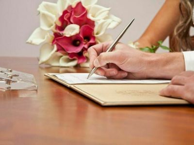 В России предложили разрешить регистрацию браков в МФЦ