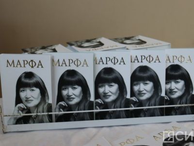 В Якутске презентовали книгу ко дню рождения народной артистки Марфы Колесовой-Расторгуевой