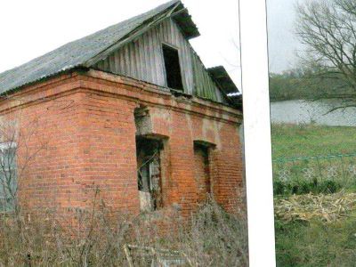 Бывшее родовое имение декабриста М.А. Бодиско, члена Северного общества. Здесь он был похоронен на могиле в 50-хх годах ХХ в. установлен памятник с мраморной доской