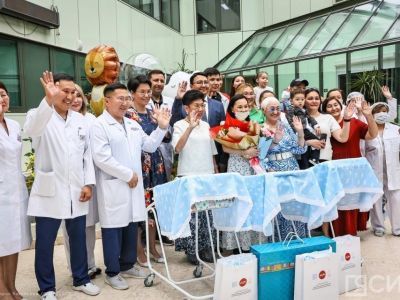 В Якутии родителям первой в 2023 году тройни подарили жилищный сертификат на 4,6 миллиона рублей