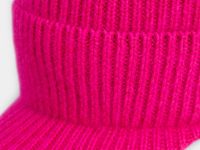 Вязаная шапка с козырьком из шерсти