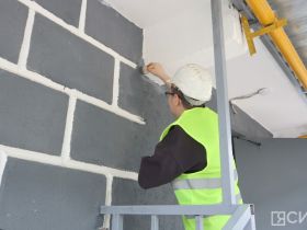 Острой проблемой при проведении капремонта в домах остается недоверие жильцов к подрядчикам