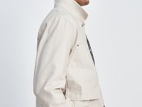 Джинсовая куртка с карманами