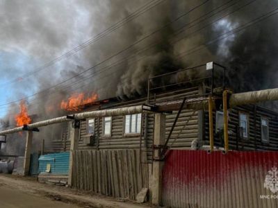 При пожаре в жилом доме в Якутске погибли два человека, в том числе ребенок UPD