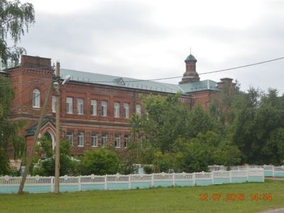 Игуменский корпус с церковью. 1 этаж - Серафимовская. 2 этаж - Сергиевская