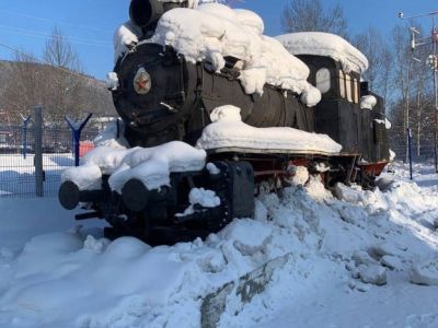 Паровоз серии «ГР», производства ГДР в 1951 г., - поставлен в память о первой железной дороге в Восточной Сибири, построенной по изысканиям и проекту инженера С.С. Генделя