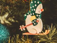 Игрушка деревянная "IDH Center" Снеговик в шапочке 6029