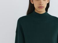 Объёмный джемпер с воротником-стойкой, Зеленый