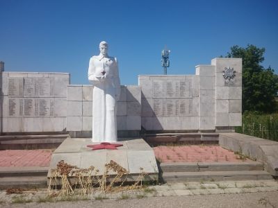 Братская могила советских воинов, погибших в период Сталинградской битвы