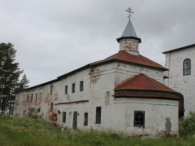 Церковь Честных даров и кельи