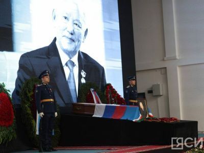 Первого президента Якутии похоронили в родном Октёмском наслеге