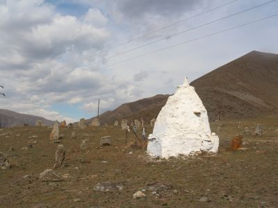 Пир-мавзолей и кладбище