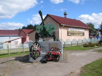 Памятник боевой славы - Пушка-76 мм, установленный в ознаменование победы советского народа над фашистской Германией