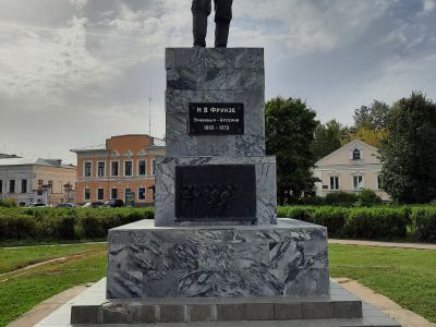 Памятник М.В.Фрунзе