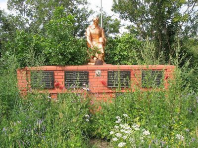 Братская могила советских воинов, погибших в боях с фашистами