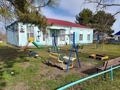 Сельский клуб поселка Зорька