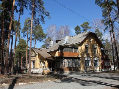Дом, где с 1947 по 1953 годы жил директор химкомбината "Маяк" Музруков Б.Г.